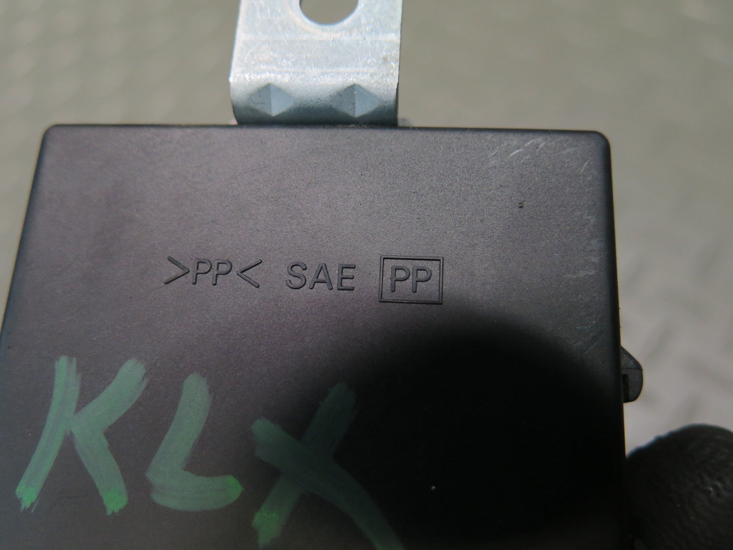 2003-2007 Lexus UZJ100L LX470 Windshield Wiper Control Module 85943-60030