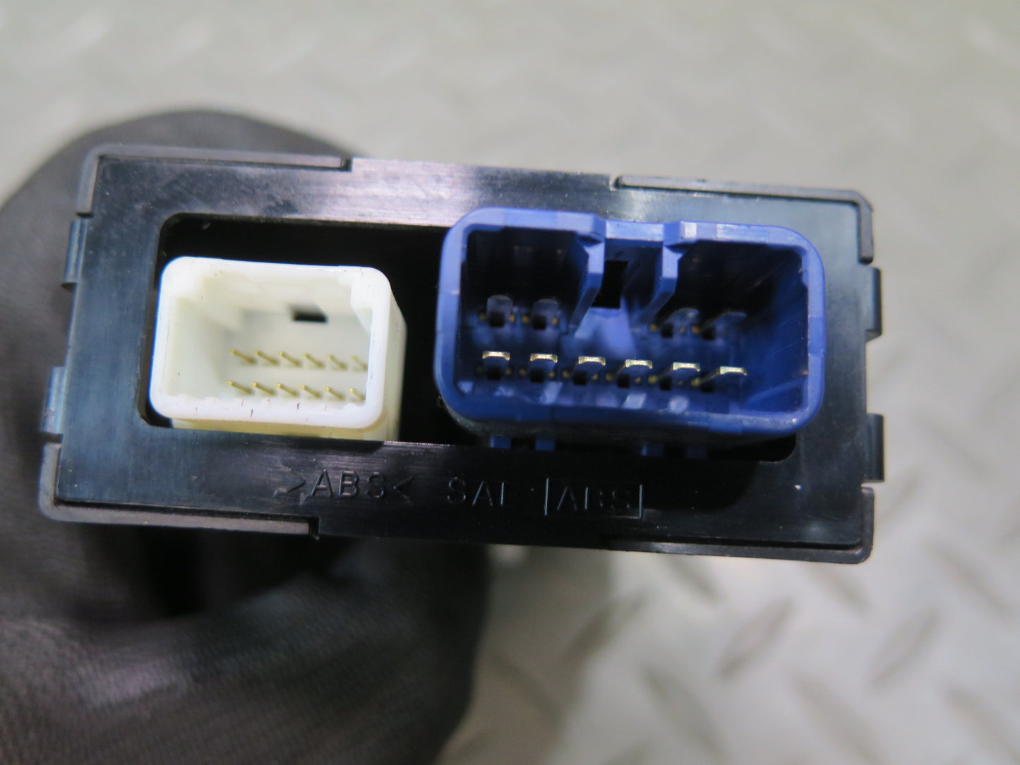 2003-2007 Lexus UZJ100L LX470 Windshield Wiper Control Module 85943-60030
