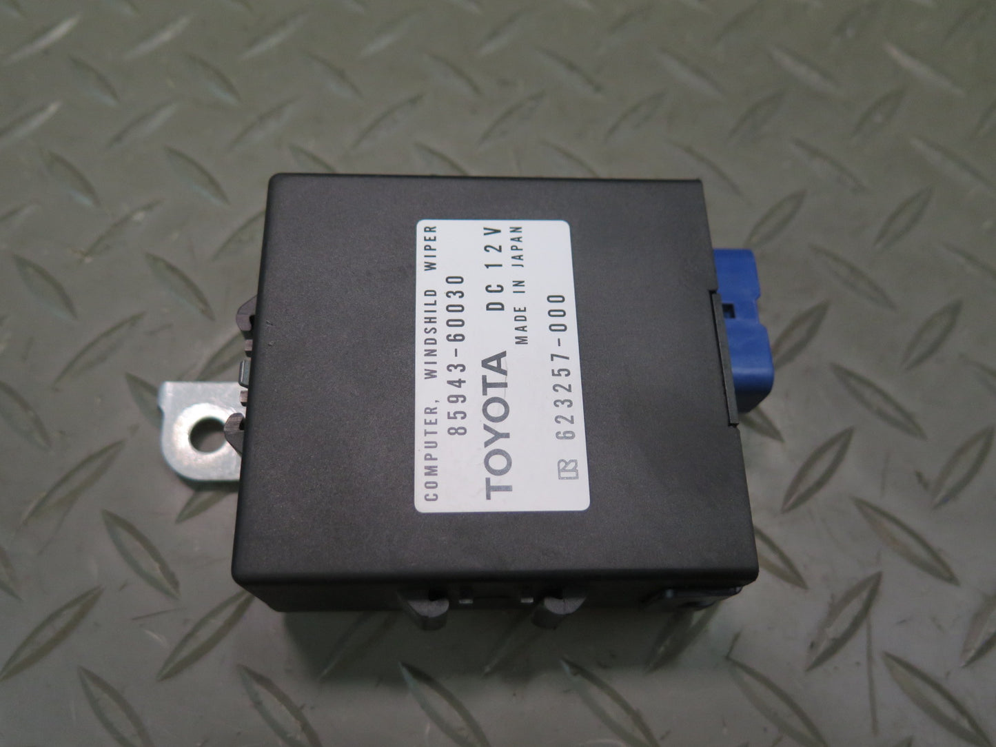 2003-2007 Lexus UZJ100L LX470 Windshield Wiper Control Module 85943-60030