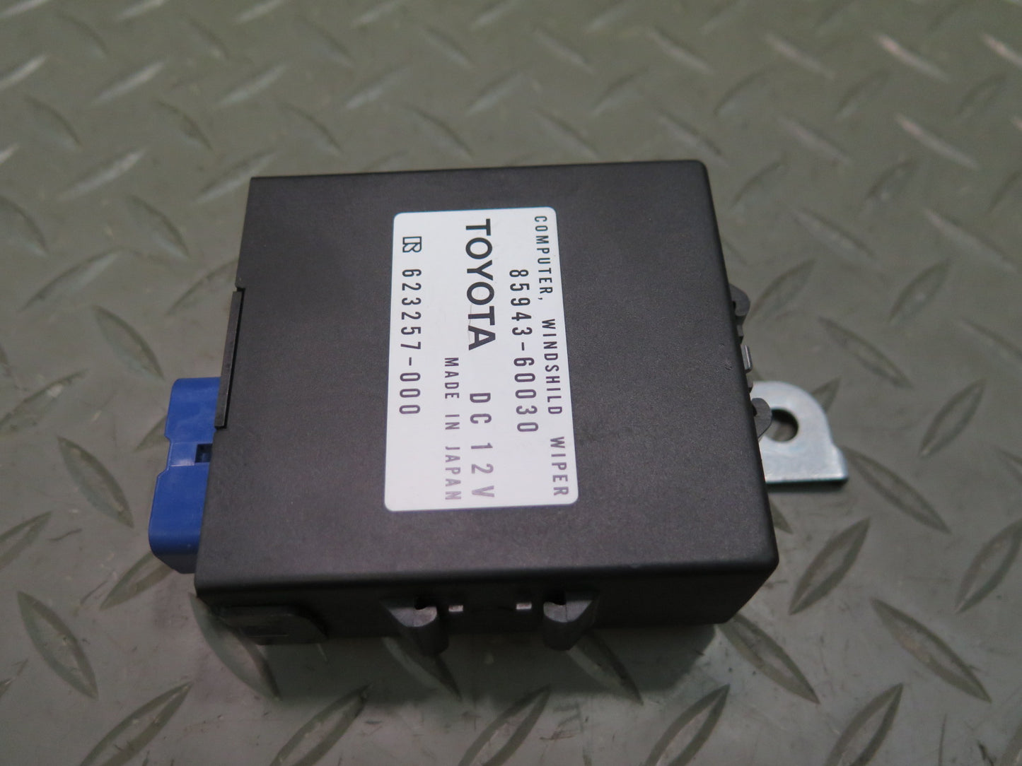 2003-2007 Lexus UZJ100L LX470 Windshield Wiper Control Module 85943-60030