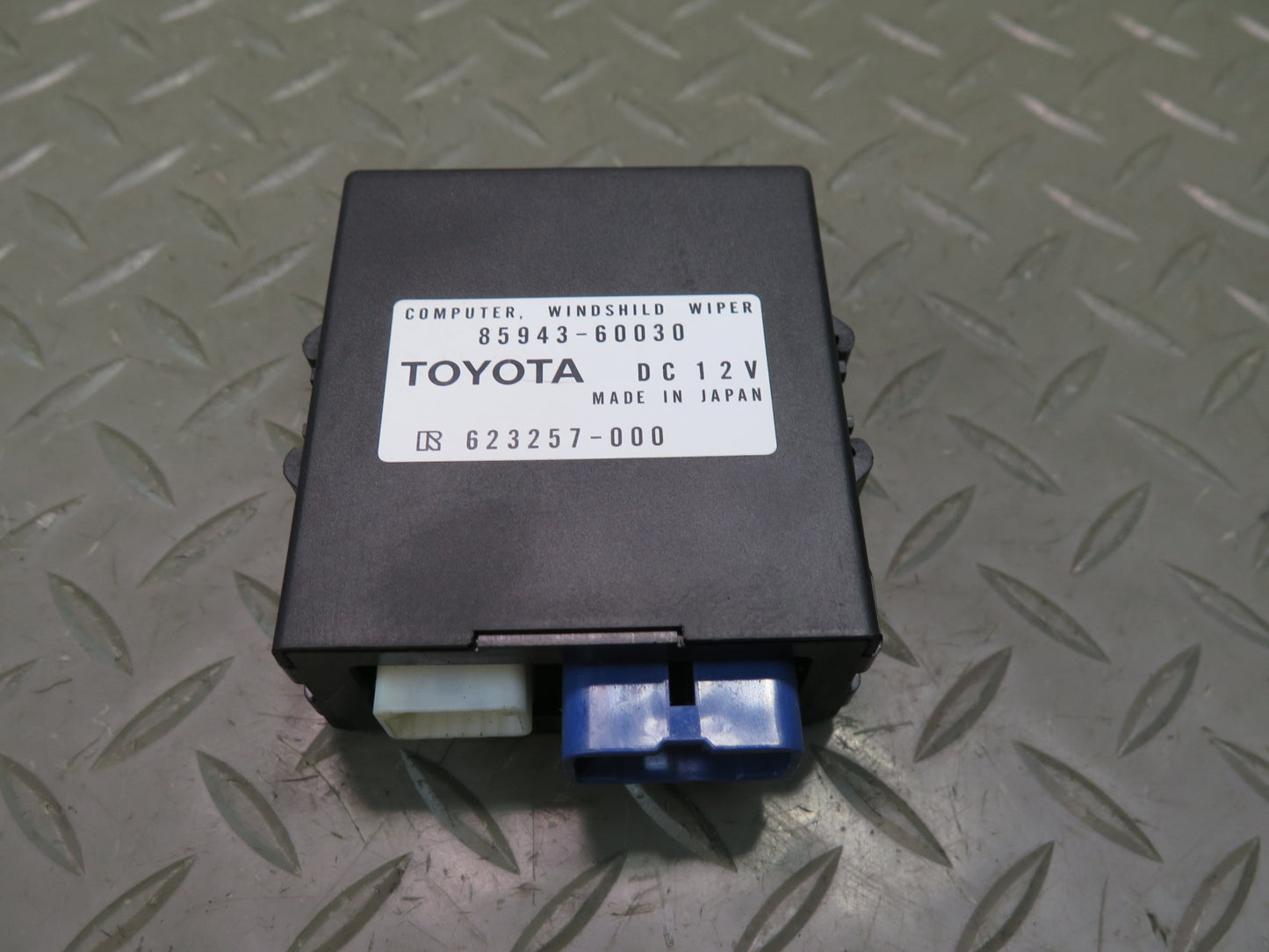 2003-2007 Lexus UZJ100L LX470 Windshield Wiper Control Module 85943-60030