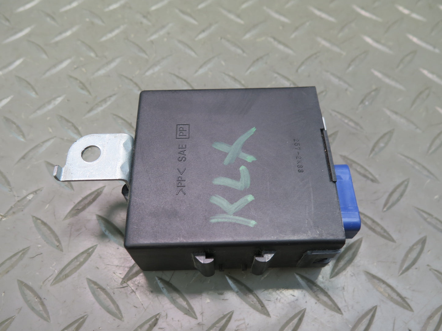 2003-2007 Lexus UZJ100L LX470 Windshield Wiper Control Module 85943-60030