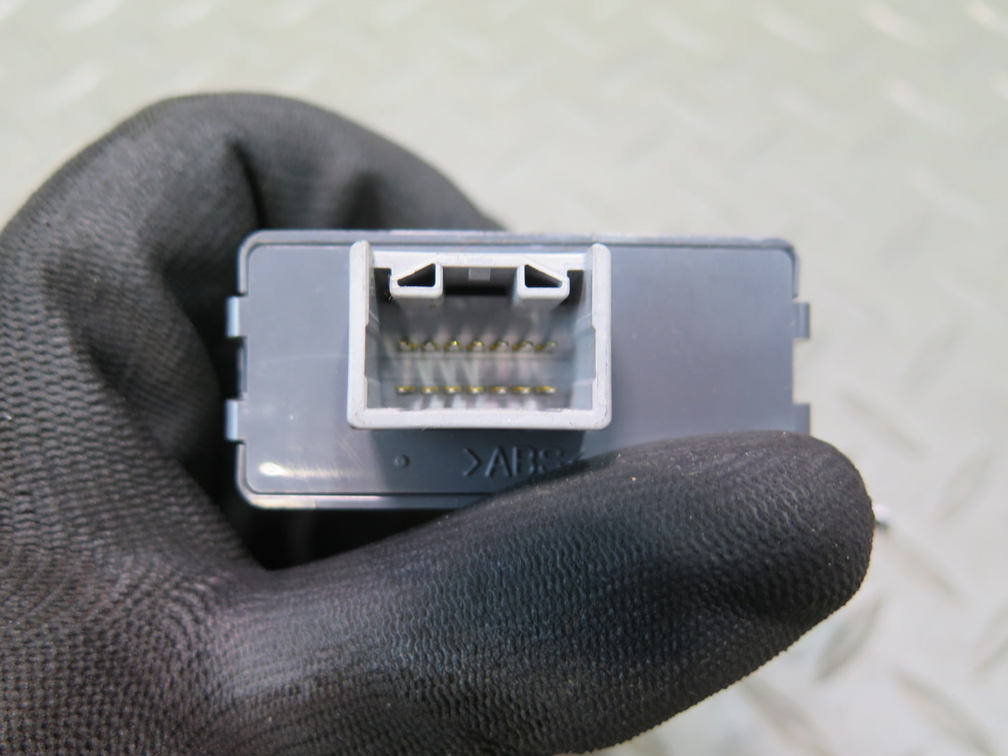 2003-2007 Lexus UZJ100L LX470 Multiplex Network Gateway Computer Control Module