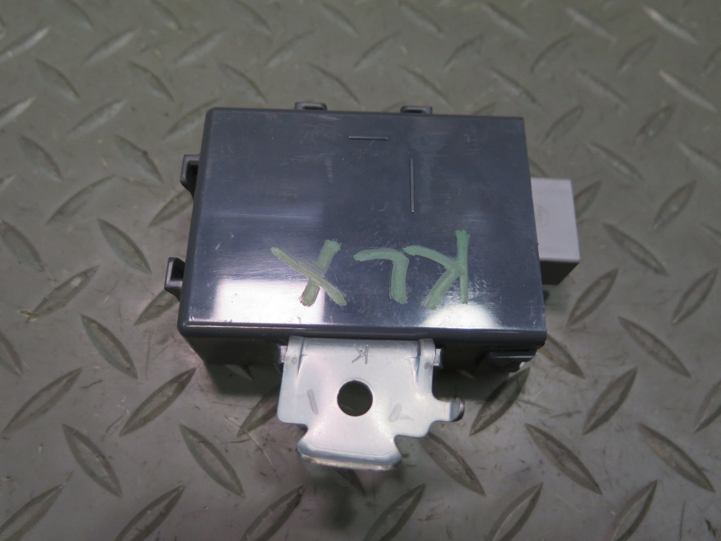 2003-2007 Lexus UZJ100L LX470 Multiplex Network Gateway Computer Control Module
