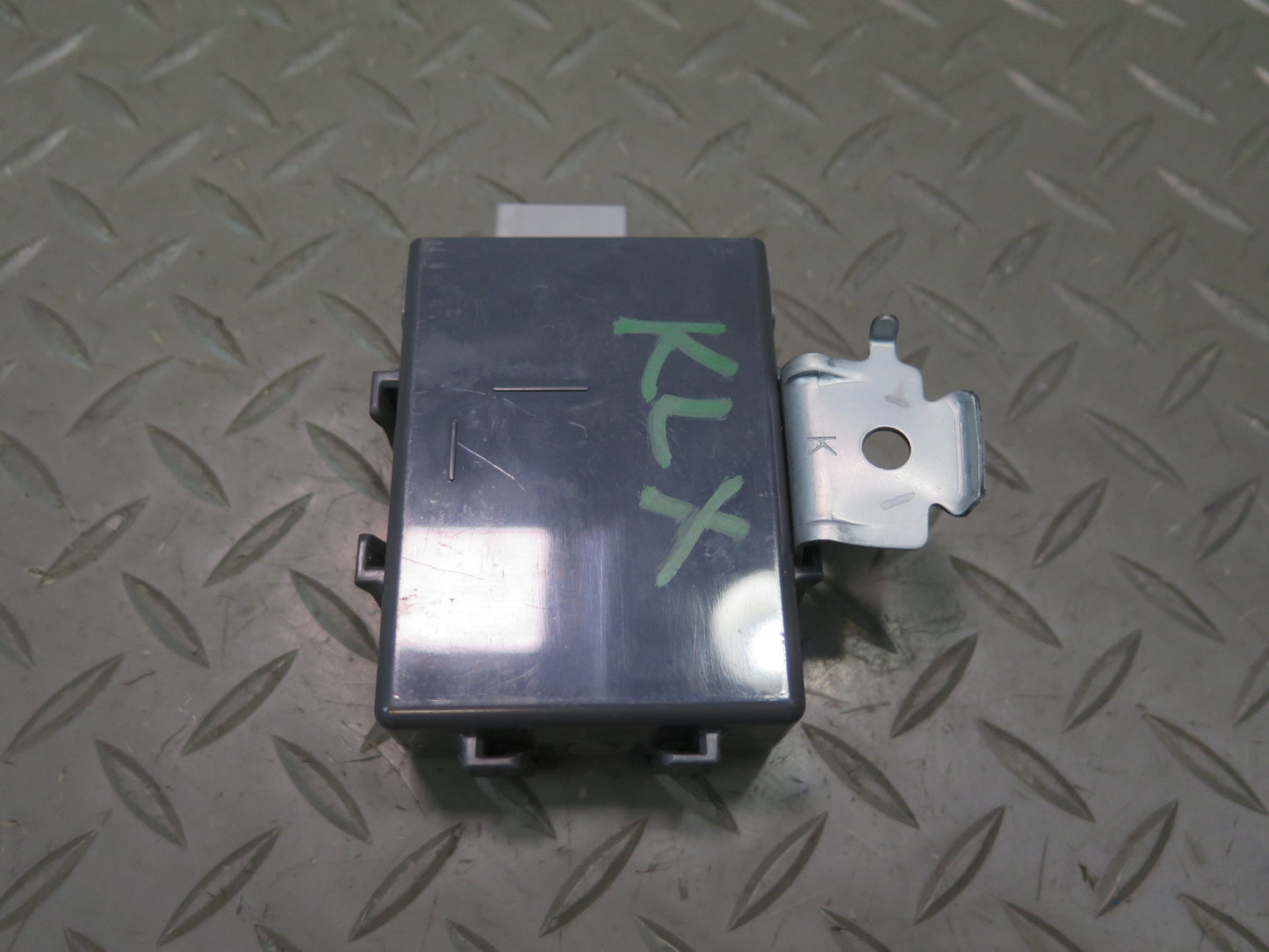 2003-2007 Lexus UZJ100L LX470 Multiplex Network Gateway Computer Control Module