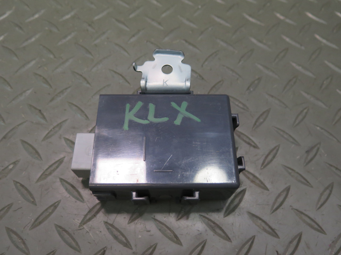 2003-2007 Lexus UZJ100L LX470 Multiplex Network Gateway Computer Control Module