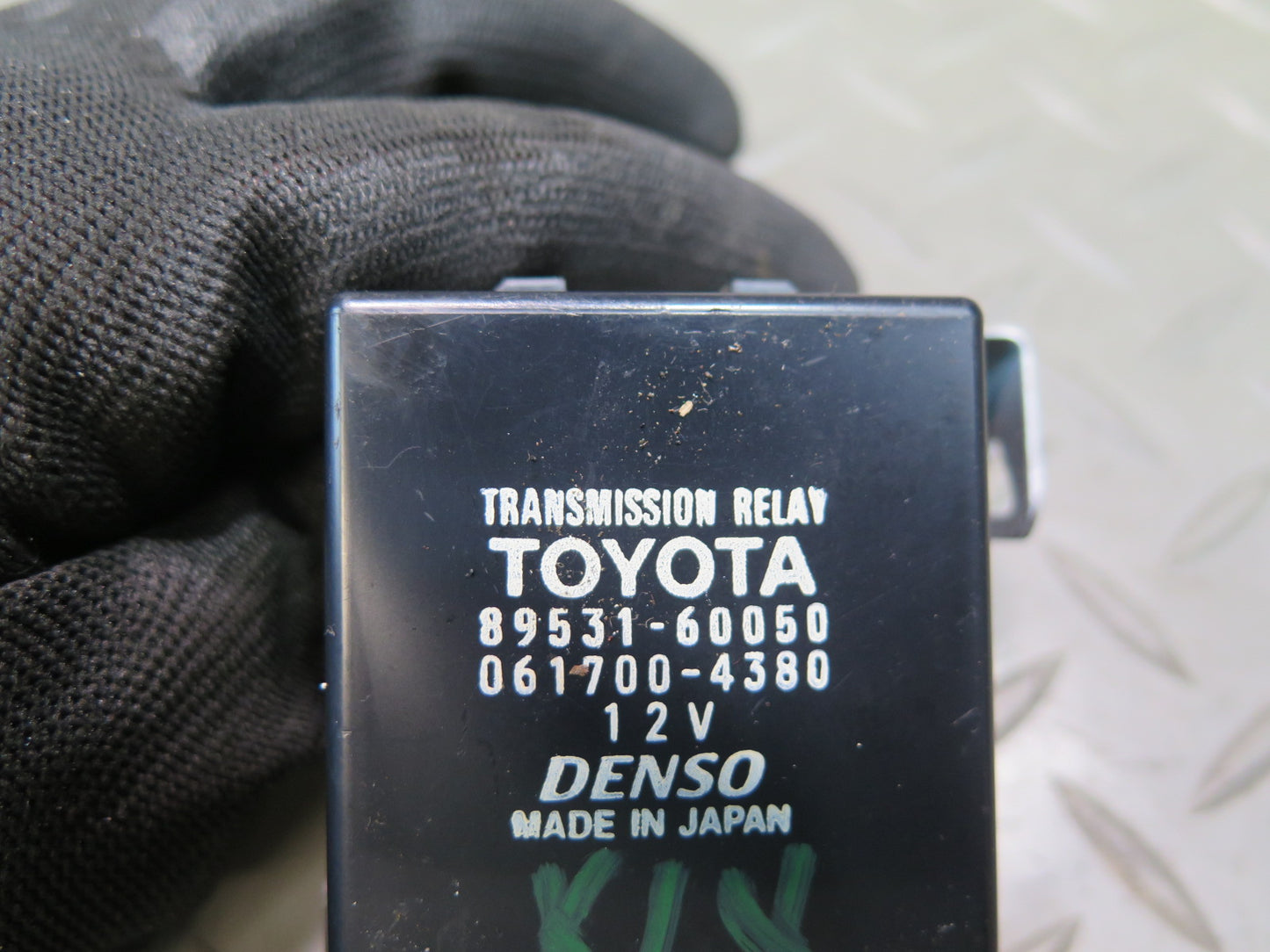 1998-2007 Lexus UZJ100L LX470 Transmission Relay Control Module 89531-60050