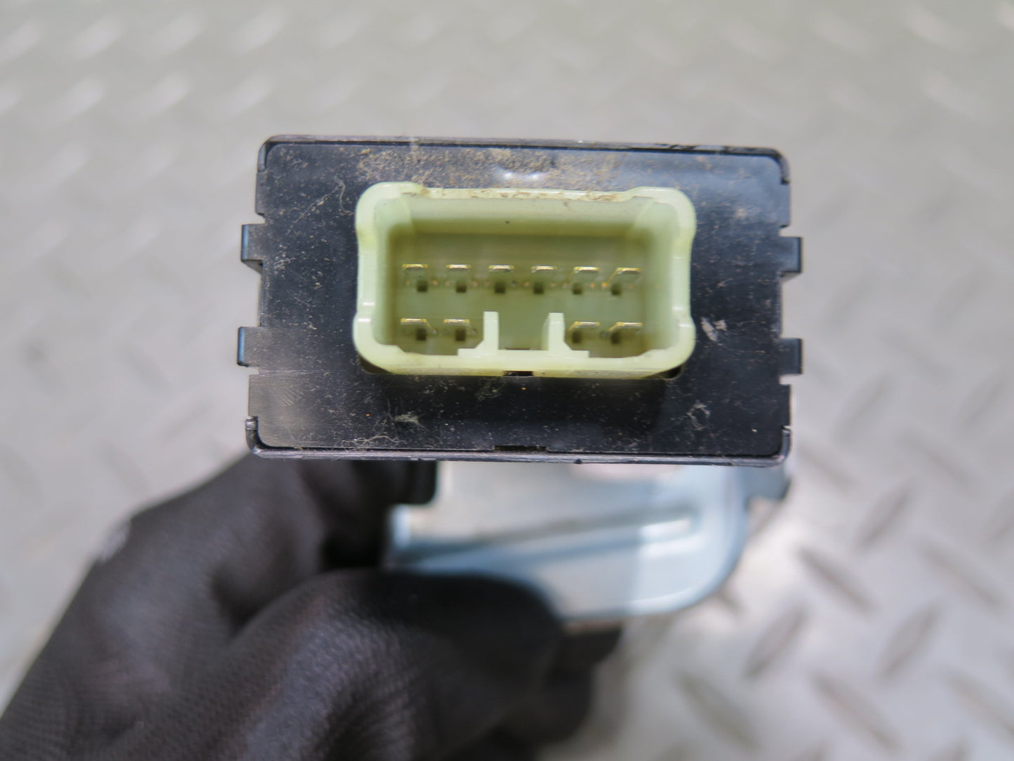 1998-2007 Lexus UZJ100L LX470 Transmission Relay Control Module 89531-60050