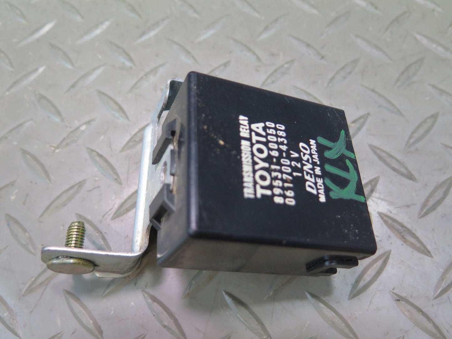 1998-2007 Lexus UZJ100L LX470 Transmission Relay Control Module 89531-60050