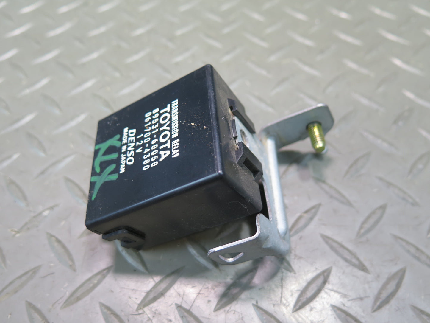 1998-2007 Lexus UZJ100L LX470 Transmission Relay Control Module 89531-60050