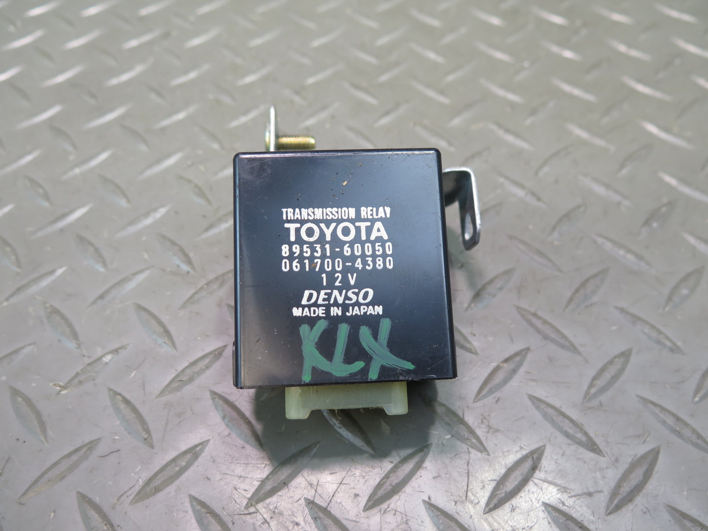 1998-2007 Lexus UZJ100L LX470 Transmission Relay Control Module 89531-60050