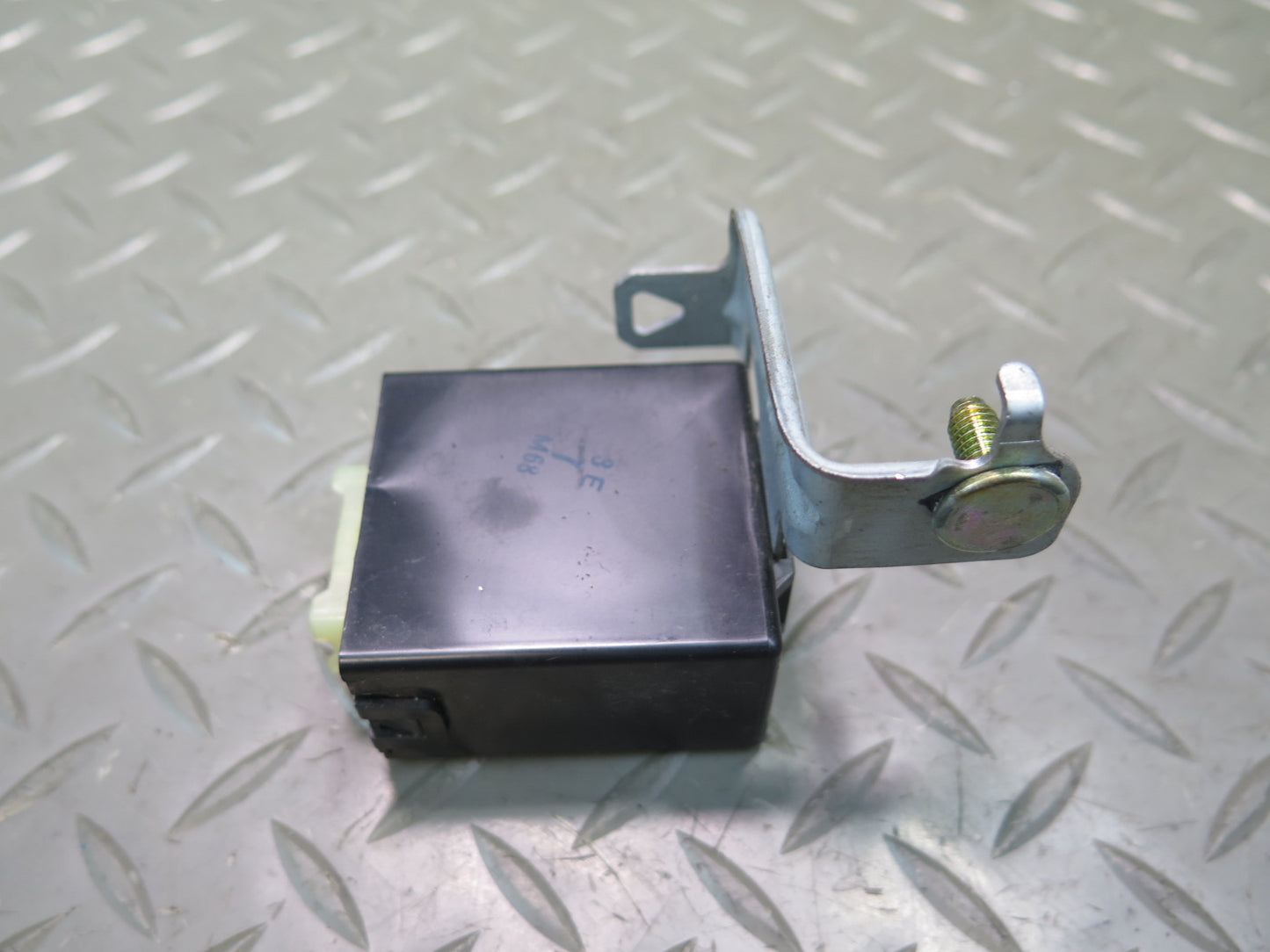 1998-2007 Lexus UZJ100L LX470 Transmission Relay Control Module 89531-60050
