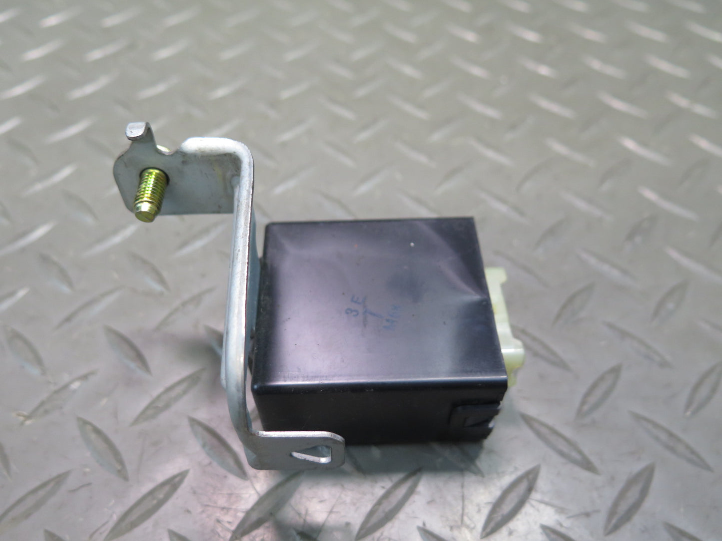 1998-2007 Lexus UZJ100L LX470 Transmission Relay Control Module 89531-60050
