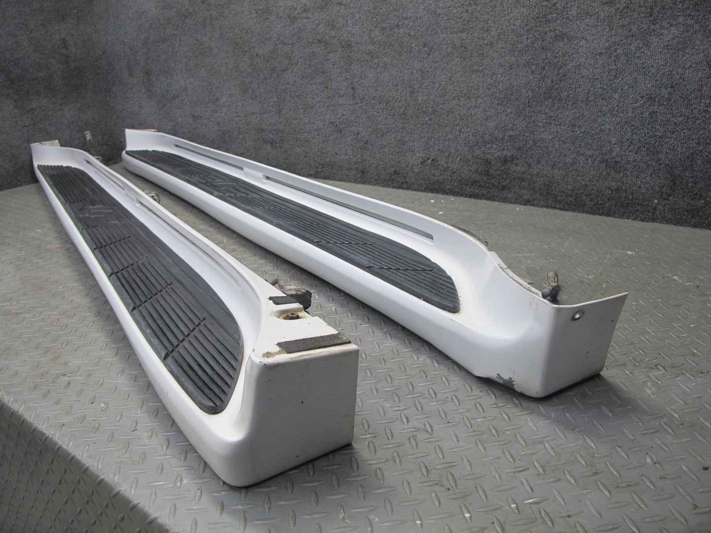 2003-2007 Lexus UZJ100L LX470 Running Board Side Step Lower Trim Molding Set