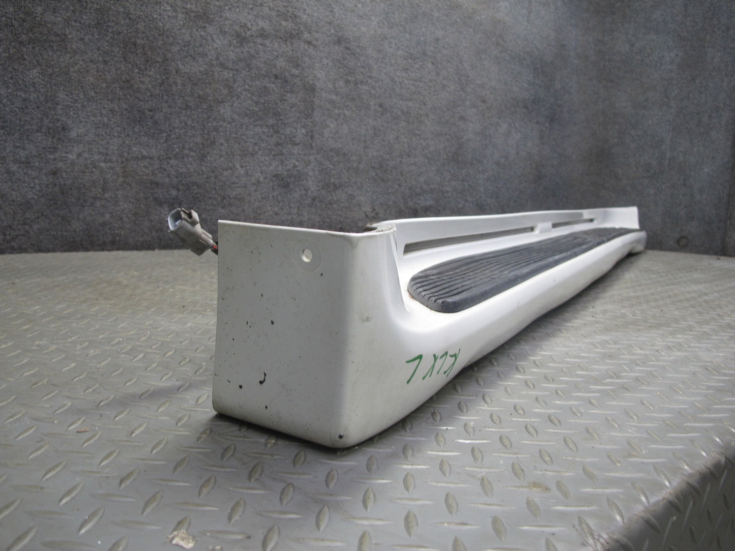 2003-2007 Lexus UZJ100L LX470 Running Board Side Step Lower Trim Molding Set