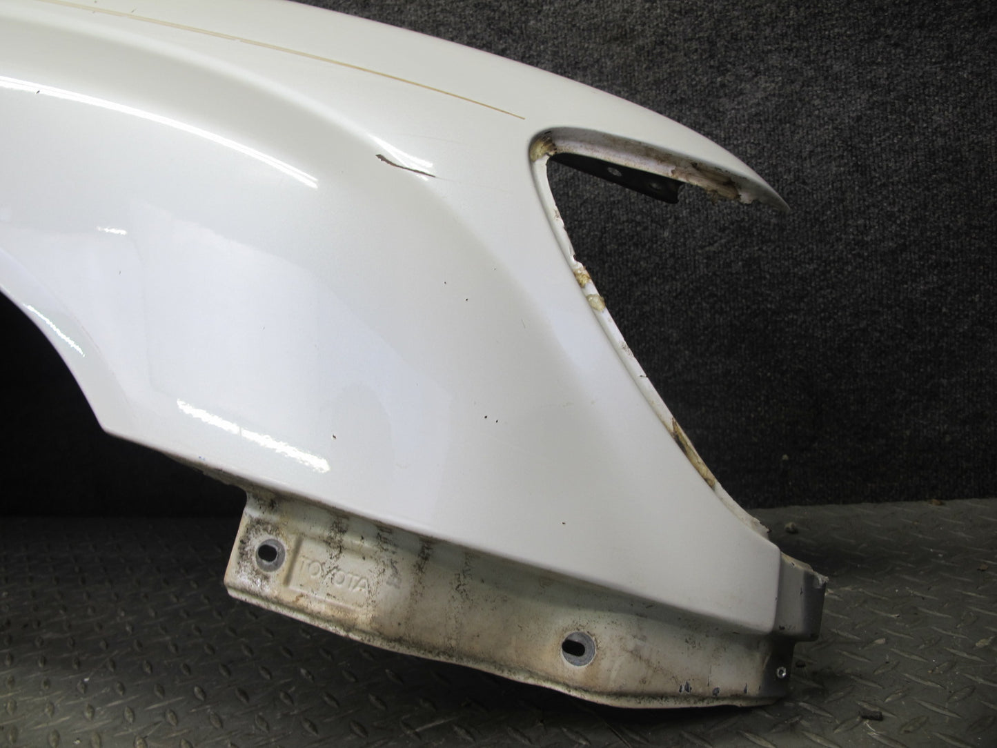 2003-2007 Lexus UZJ100L LX470 Front Right Fender Shell Panel Cover White