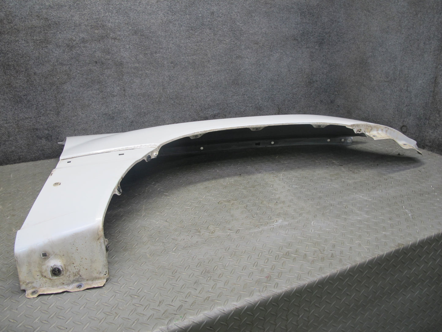 2003-2007 Lexus UZJ100L LX470 Front Right Fender Shell Panel Cover White