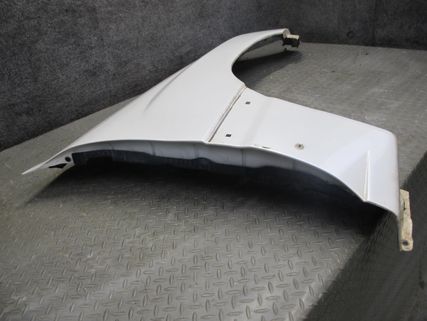 2003-2007 Lexus UZJ100L LX470 Front Right Fender Shell Panel Cover White