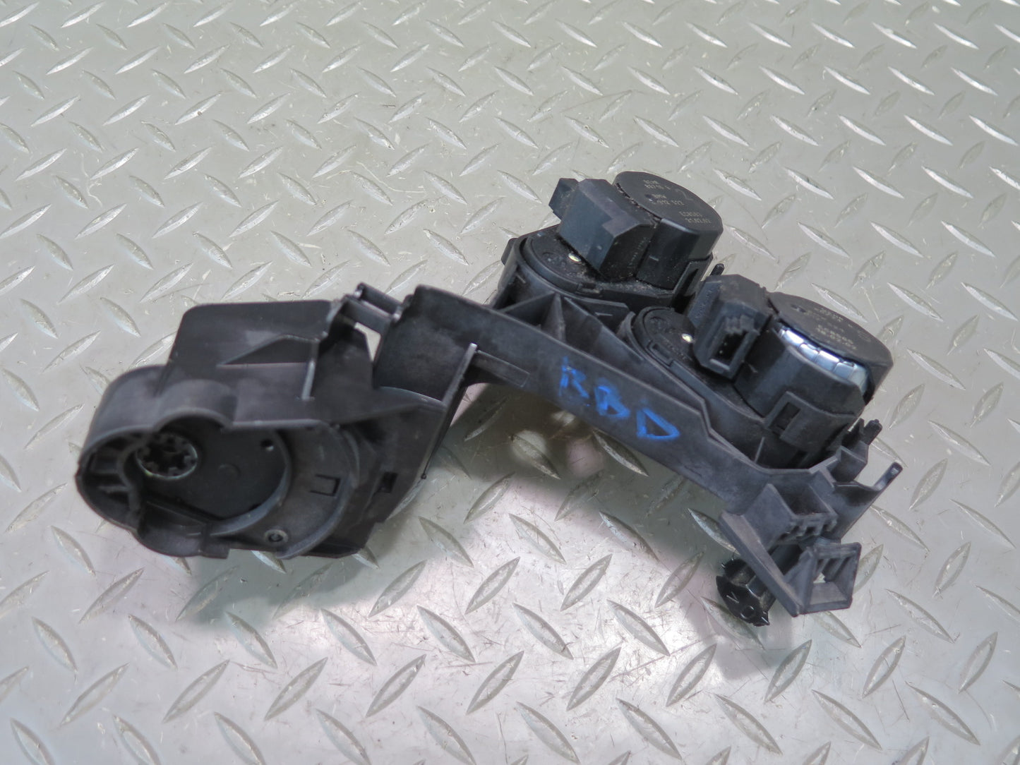 2001-2006 BMW E46 M3 3-SERIES A/C Heater Flap Door Actuator Bracket Set