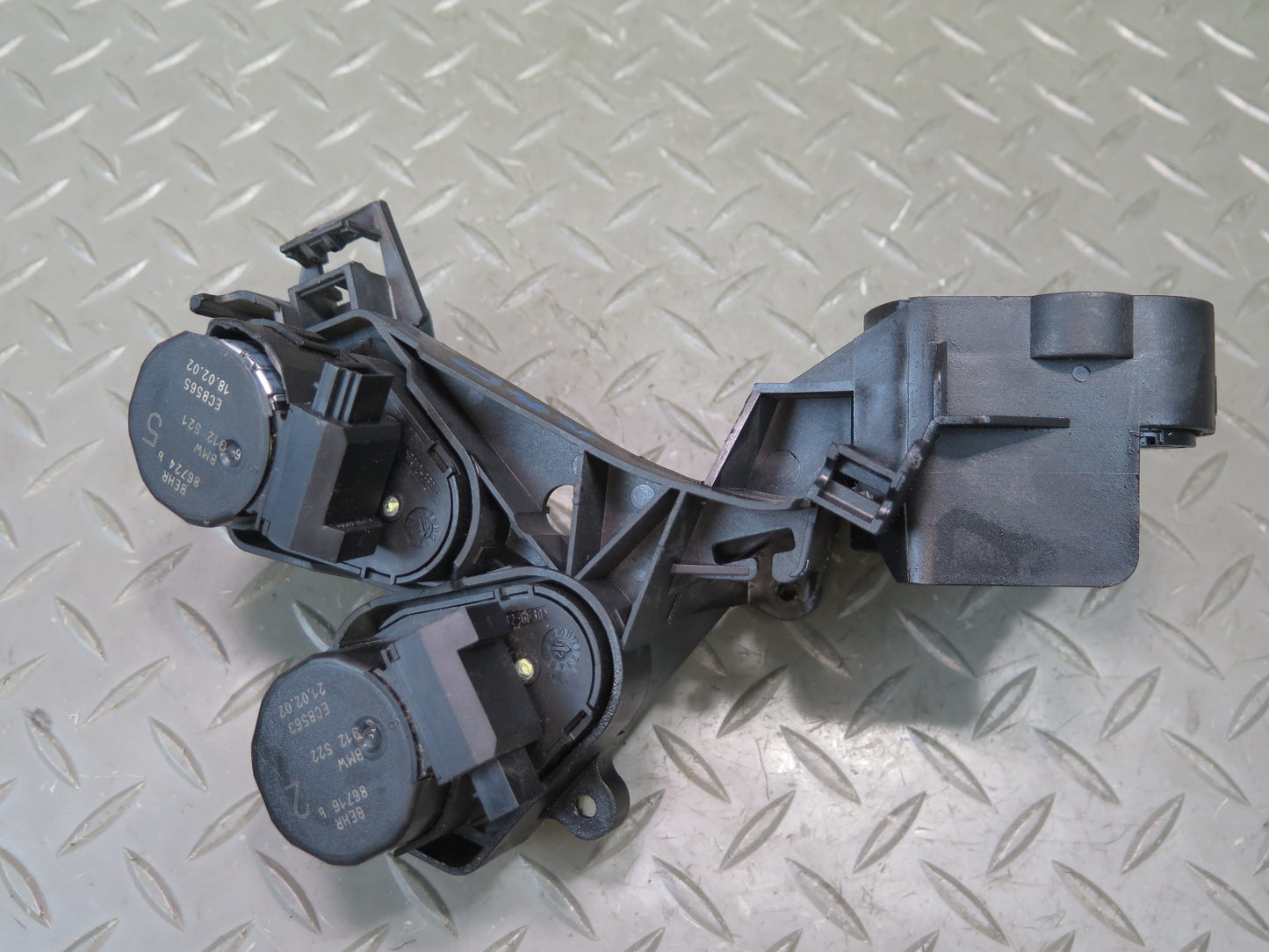 2001-2006 BMW E46 M3 3-SERIES A/C Heater Flap Door Actuator Bracket Set
