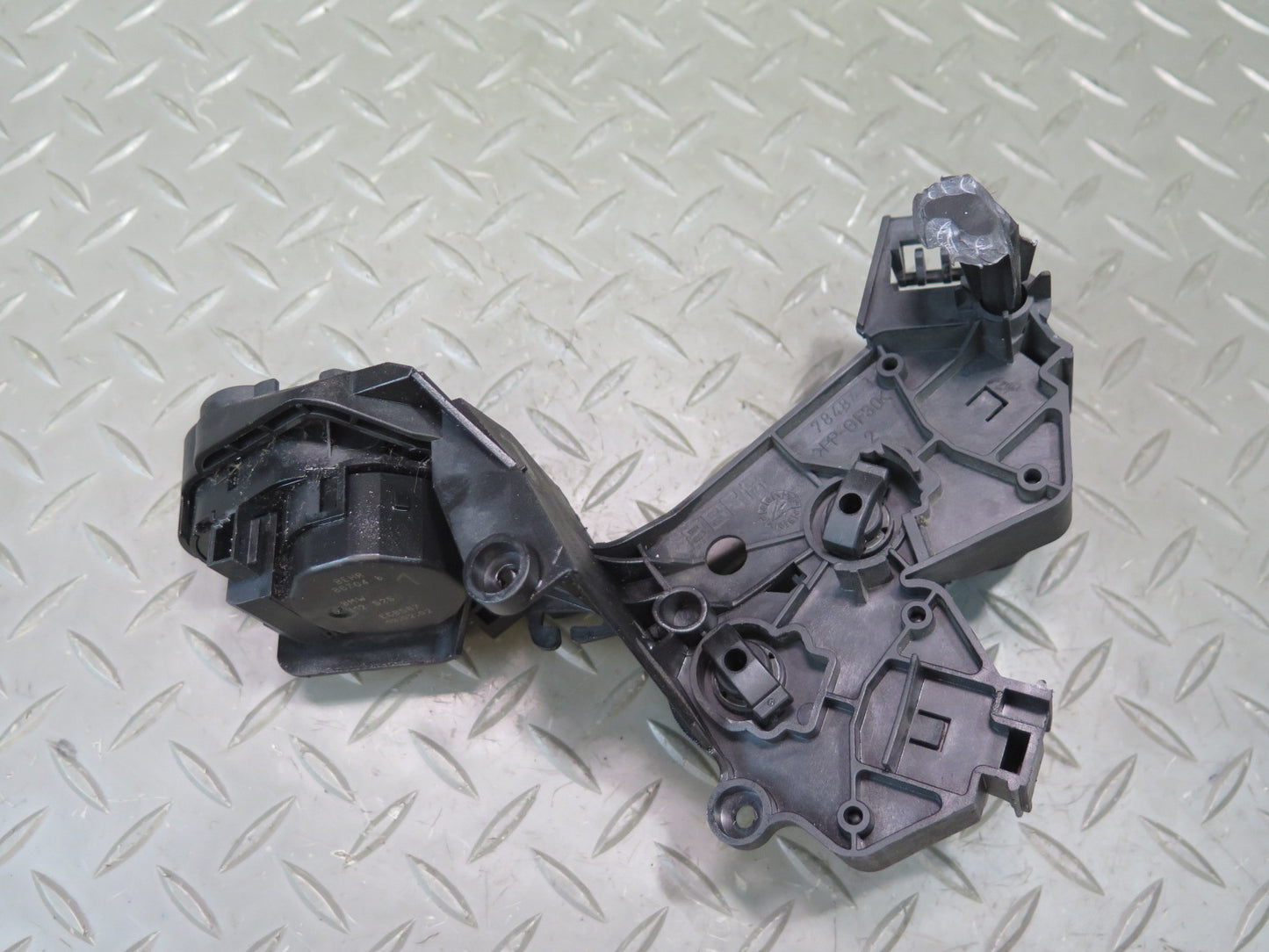 2001-2006 BMW E46 M3 3-SERIES A/C Heater Flap Door Actuator Bracket Set