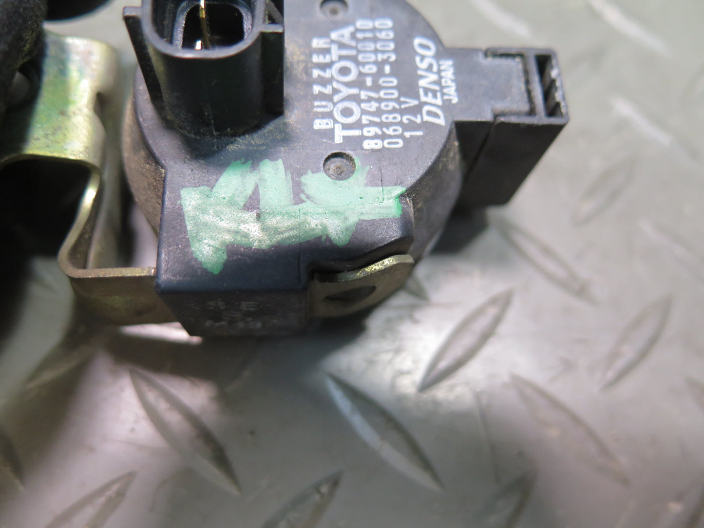 1998-2007 Lexus UZJ100L LX470 Door Lock Chime Buzzer 89747-60010