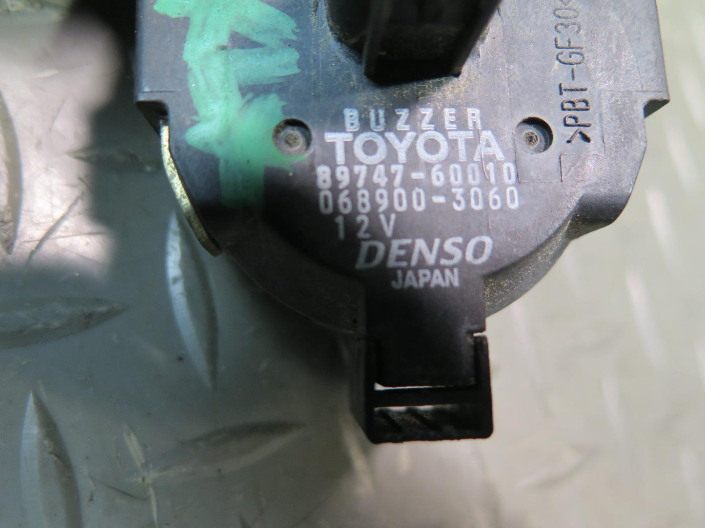 1998-2007 Lexus UZJ100L LX470 Door Lock Chime Buzzer 89747-60010