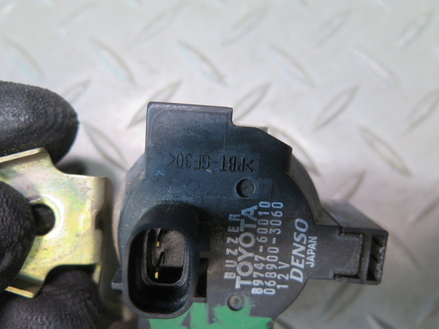 1998-2007 Lexus UZJ100L LX470 Door Lock Chime Buzzer 89747-60010