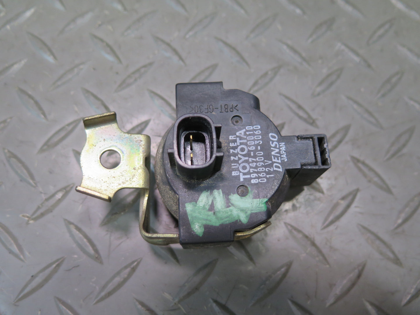 1998-2007 Lexus UZJ100L LX470 Door Lock Chime Buzzer 89747-60010