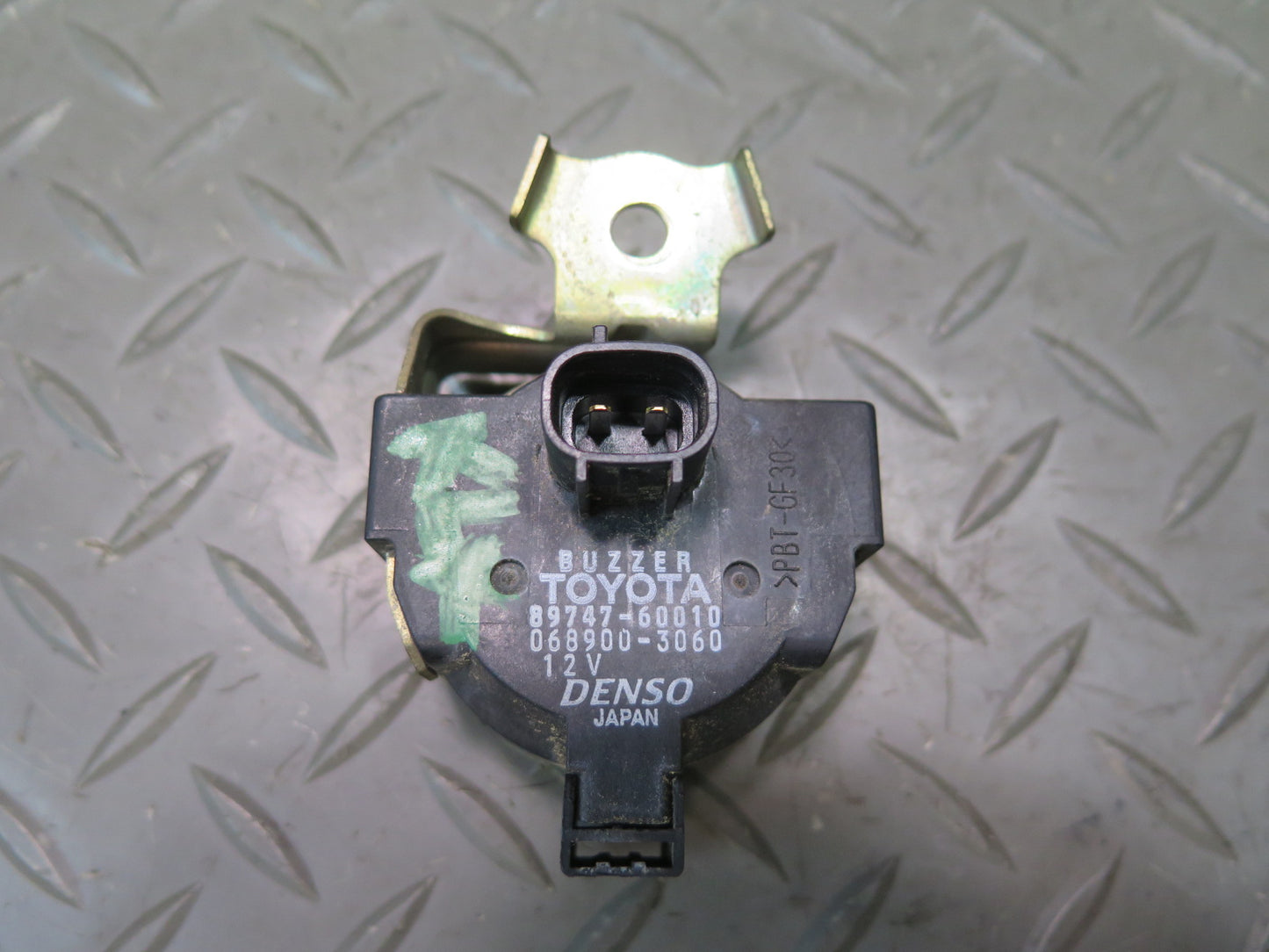 1998-2007 Lexus UZJ100L LX470 Door Lock Chime Buzzer 89747-60010