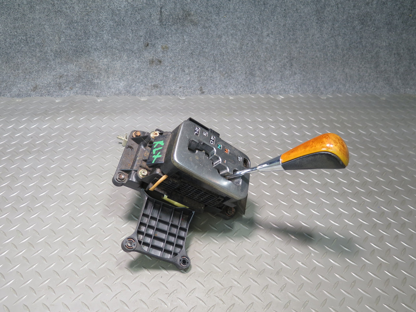 2003-2007 Lexus UZJ100L LX470 A/T Automatic Transmission Gear Shifter Selector
