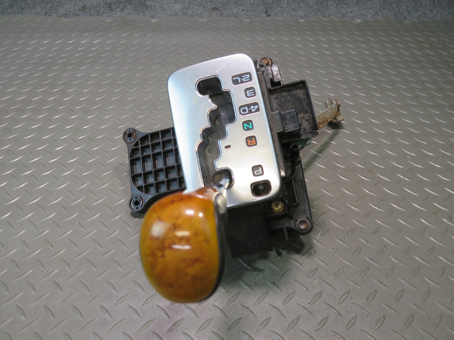 2003-2007 Lexus UZJ100L LX470 A/T Automatic Transmission Gear Shifter Selector