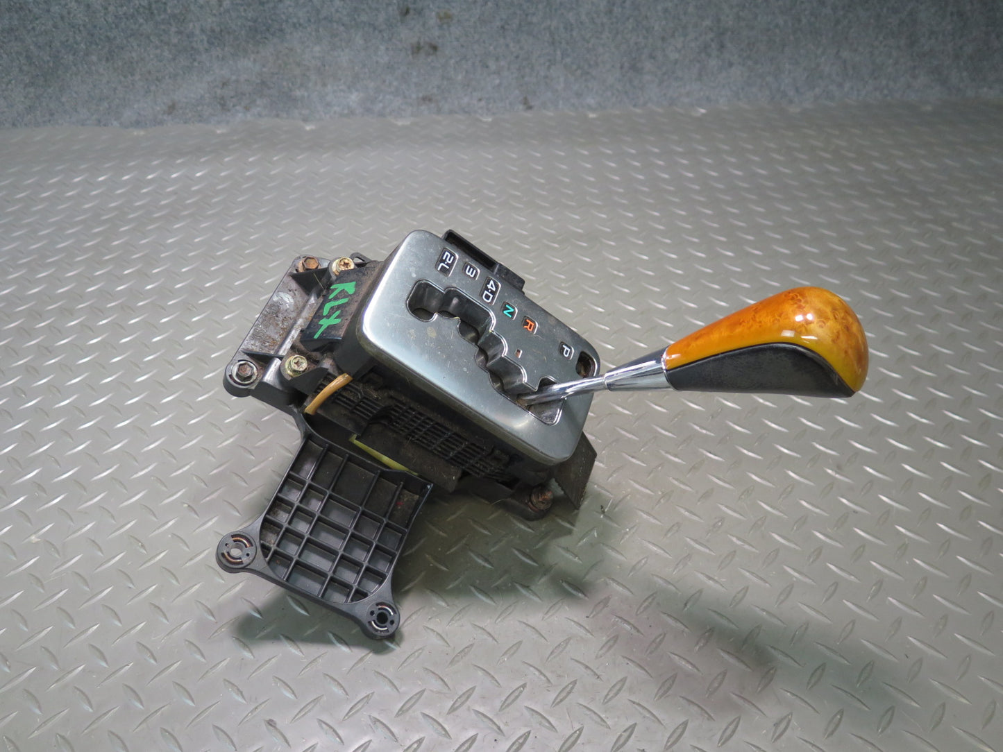 2003-2007 Lexus UZJ100L LX470 A/T Automatic Transmission Gear Shifter Selector