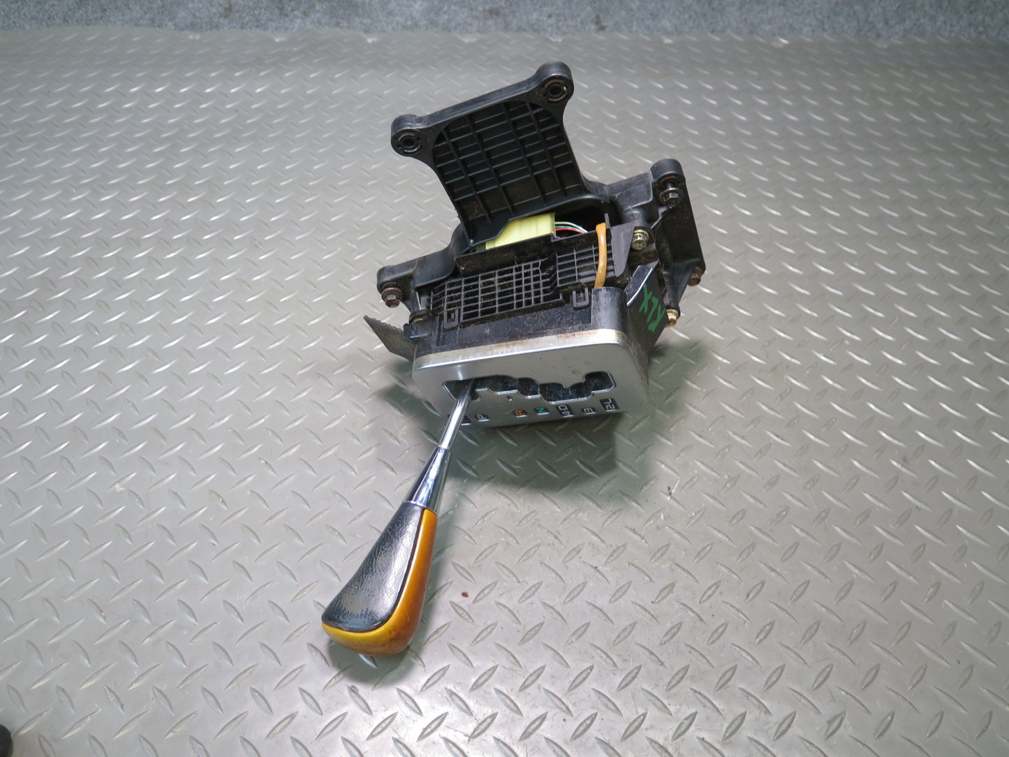 2003-2007 Lexus UZJ100L LX470 A/T Automatic Transmission Gear Shifter Selector