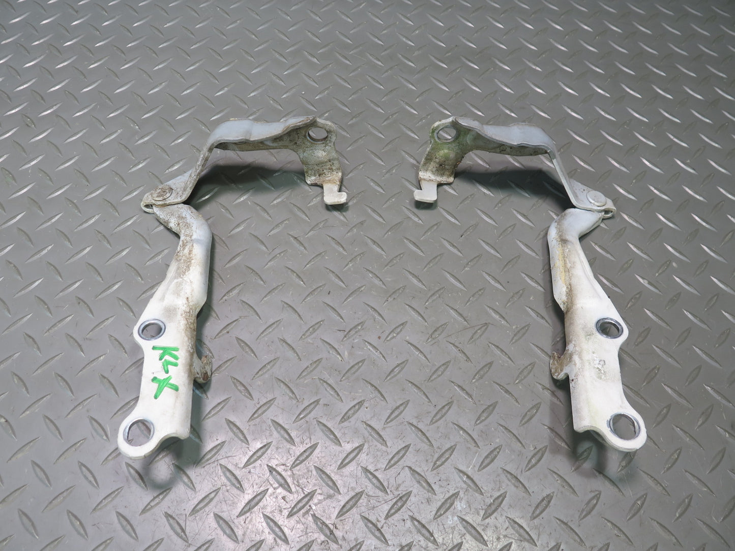 1998-2007 Lexus UZJ100L LX470 Front Left & Right Hood Hinge Set of 2