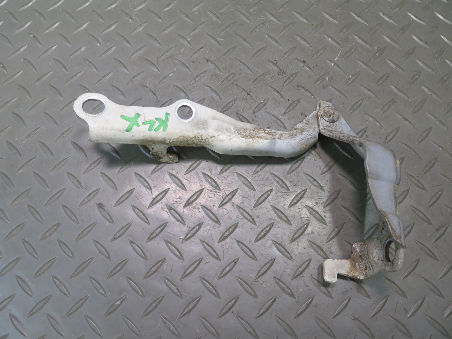 1998-2007 Lexus UZJ100L LX470 Front Left & Right Hood Hinge Set of 2