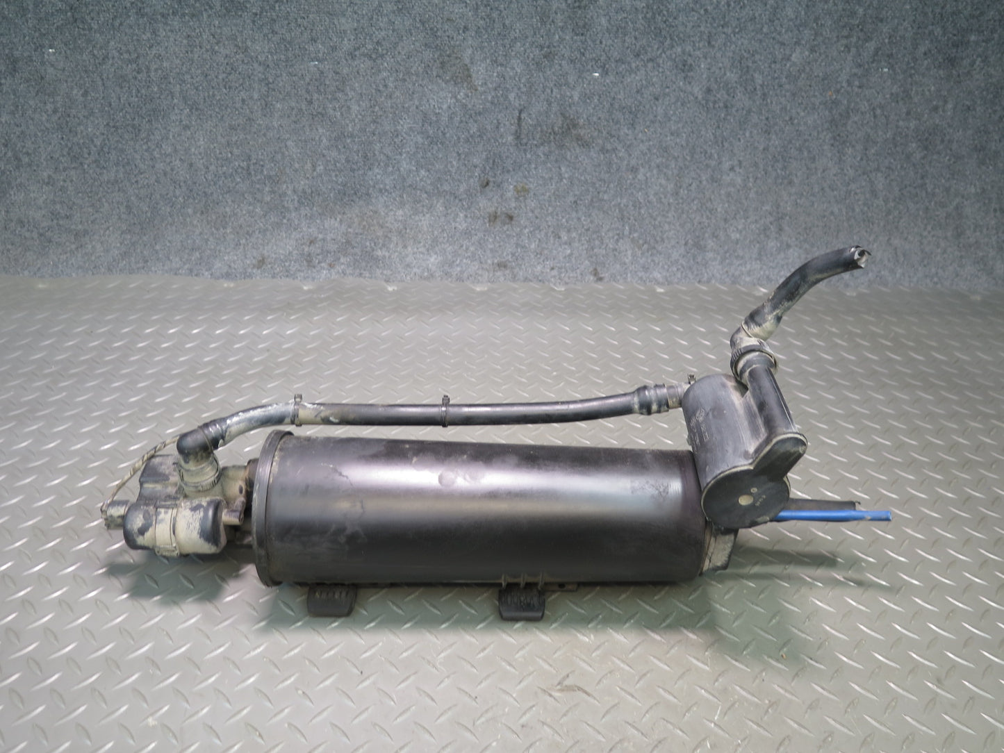 2001-2006 BMW E46 3-SERIES M54 S54 Fuel Evaporator Charcoal Vapor Canister