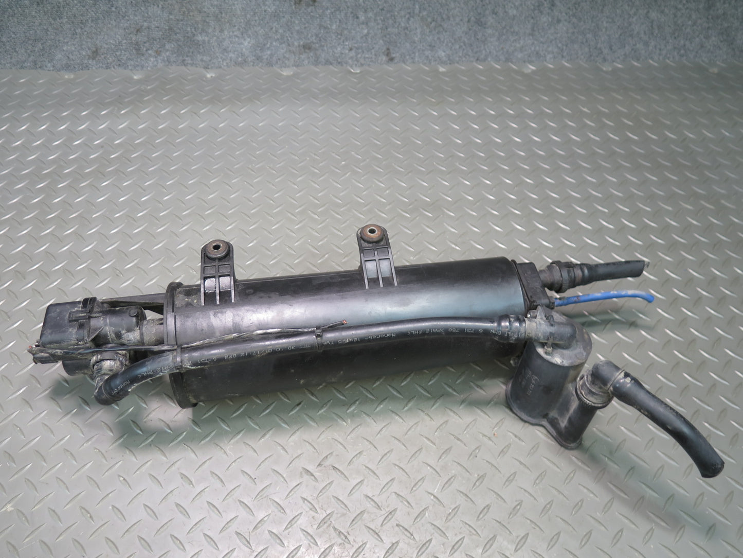 2001-2006 BMW E46 3-SERIES M54 S54 Fuel Evaporator Charcoal Vapor Canister