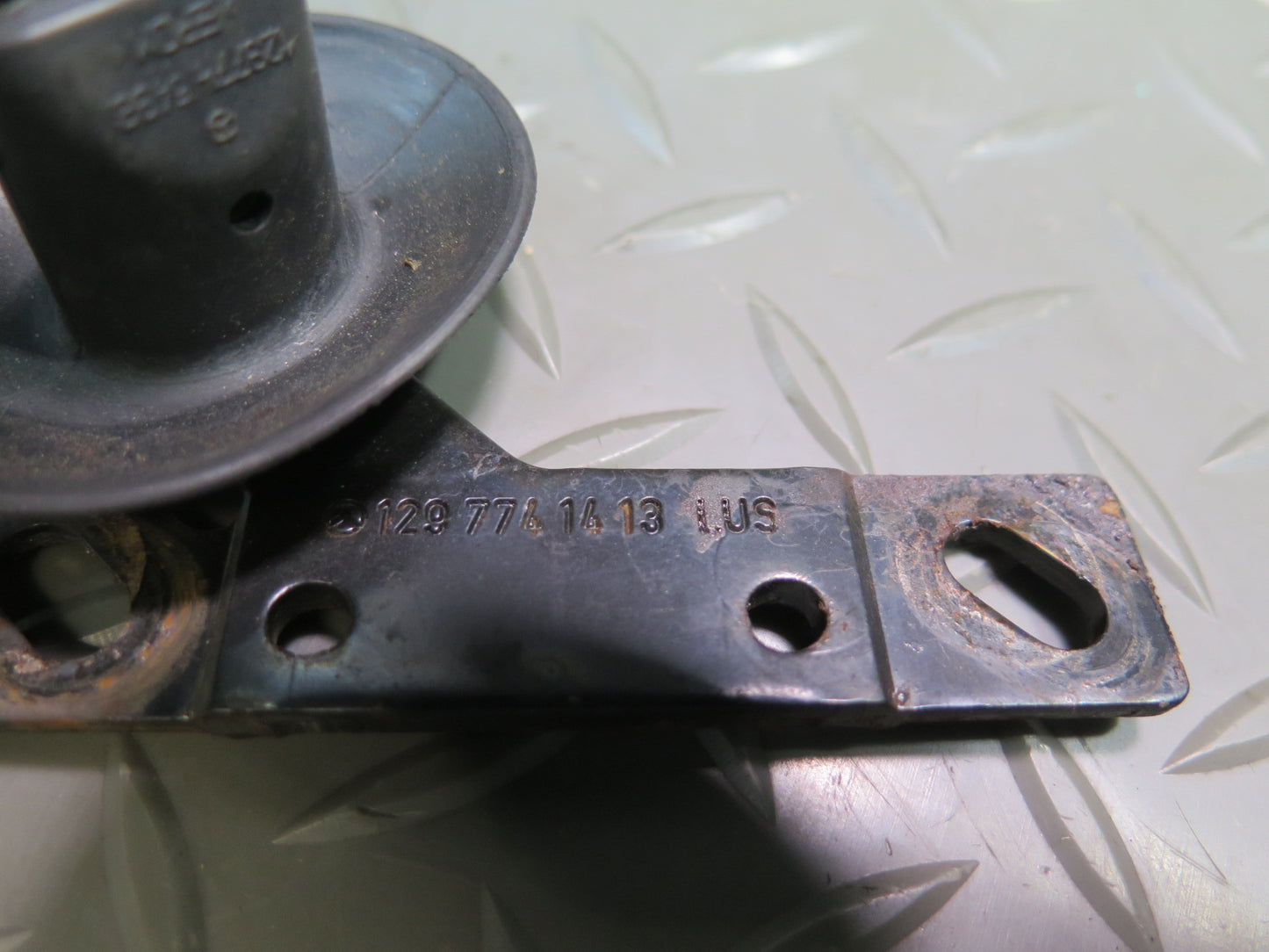 94-02 Mercedes R129 SL Convertible Set of 2 Soft TOP Roof Locking PIN Guide OEM