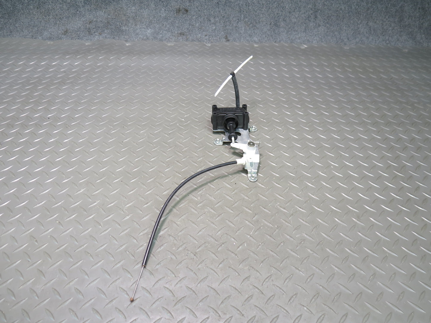 94-02 Mercedes R129 SL Rear Trunk Lid Lock Latch Actuator OEM