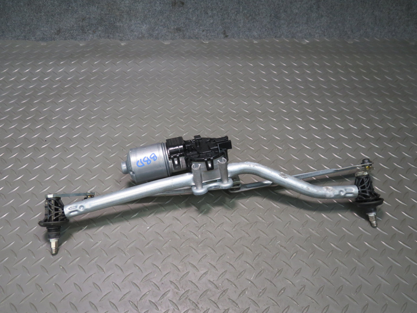 2001-2006 BMW E46 M3 3-SERIES Windshield Wiper Transmission Linkage w Motor
