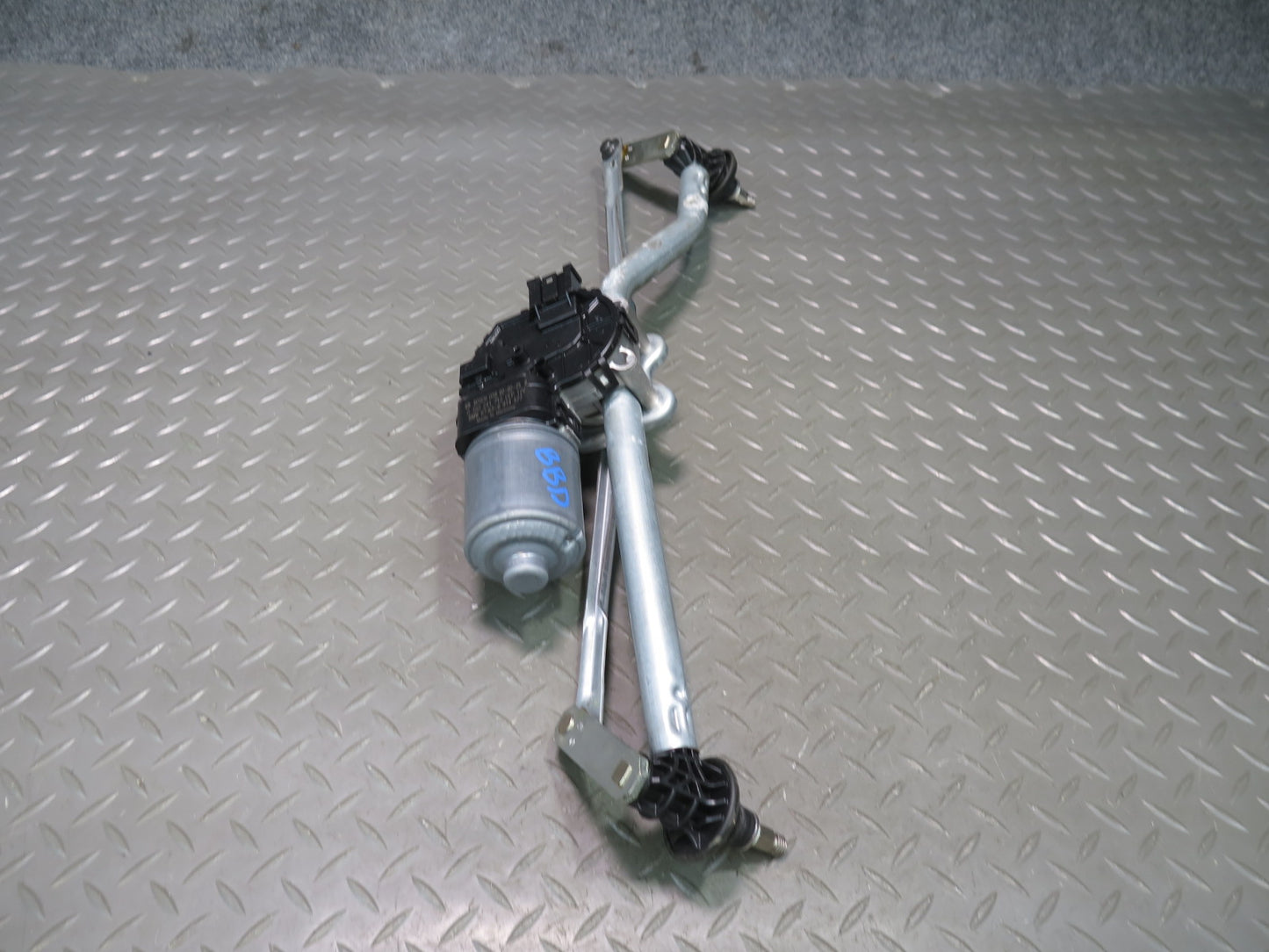 2001-2006 BMW E46 M3 3-SERIES Windshield Wiper Transmission Linkage w Motor