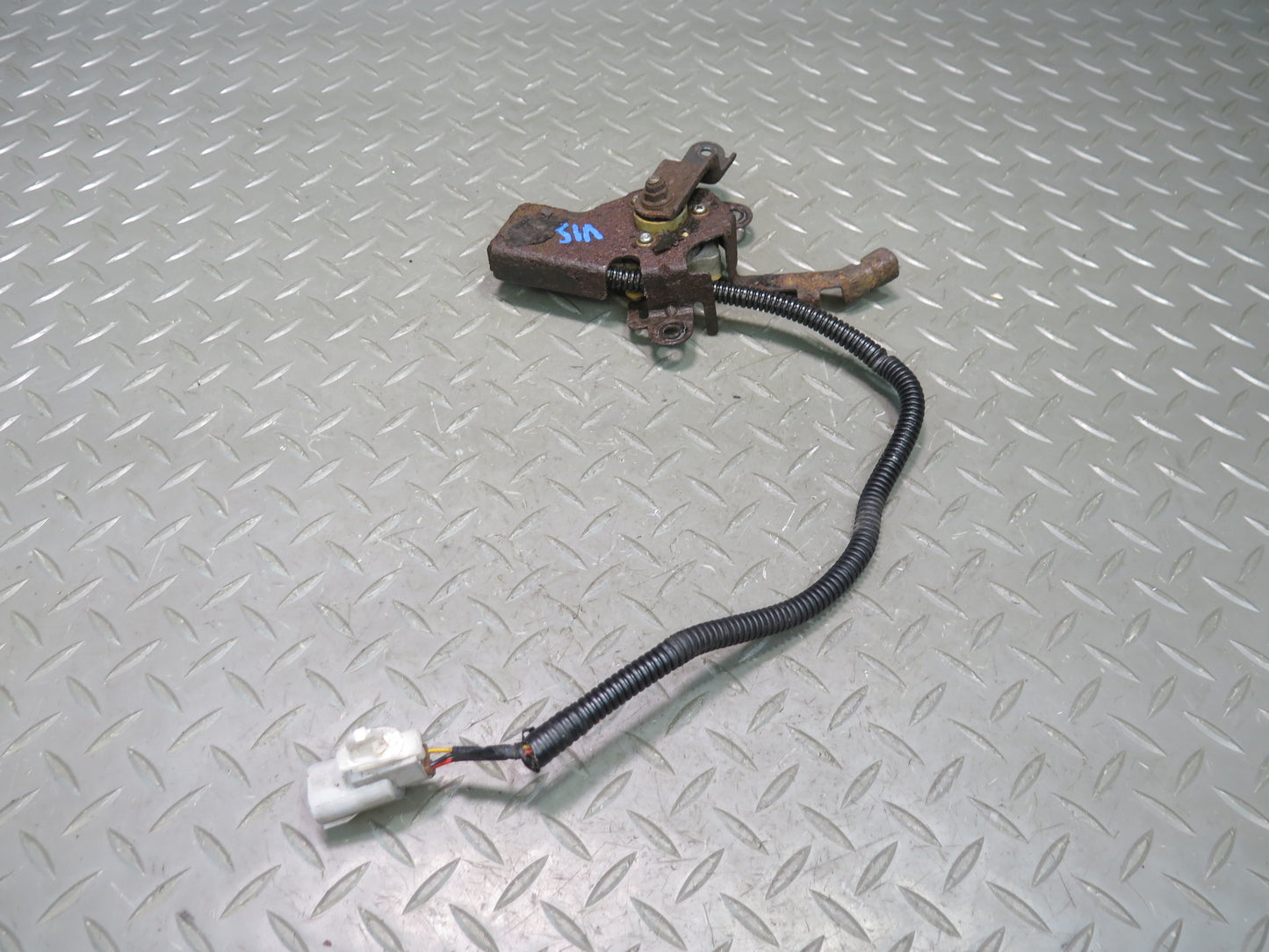 01-05 Lexus JCE10L IS300 Front Left Suspension Height Sensor OEM