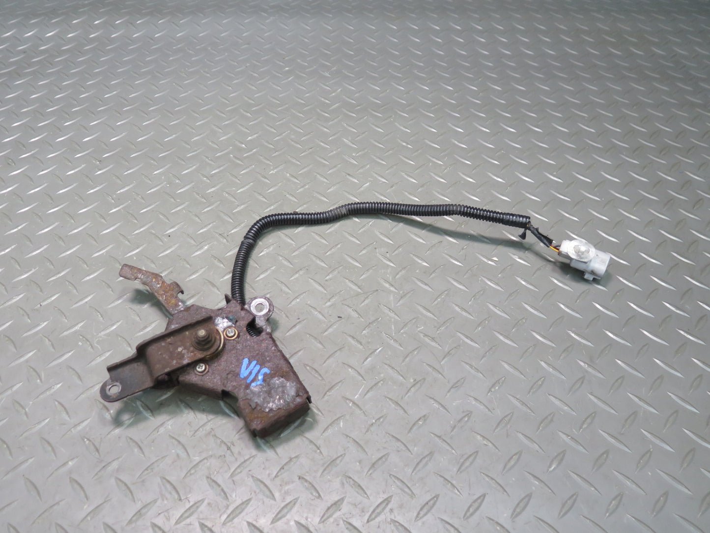 01-05 Lexus JCE10L IS300 Front Left Suspension Height Sensor OEM