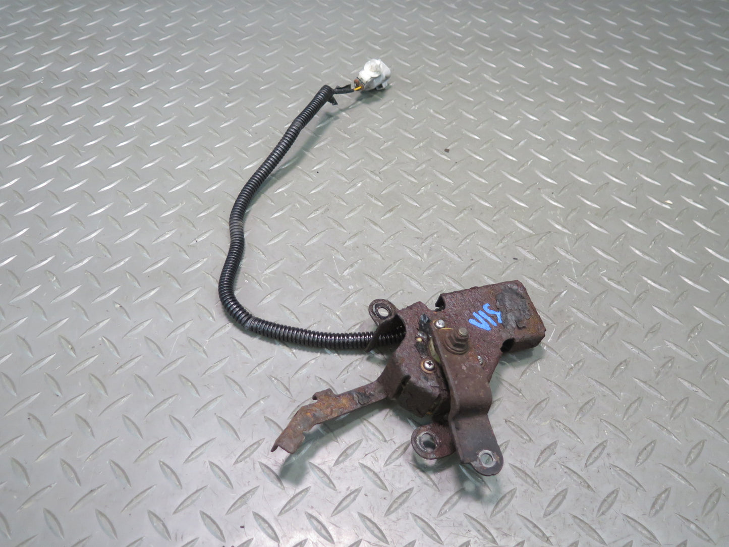 01-05 Lexus JCE10L IS300 Front Left Suspension Height Sensor OEM
