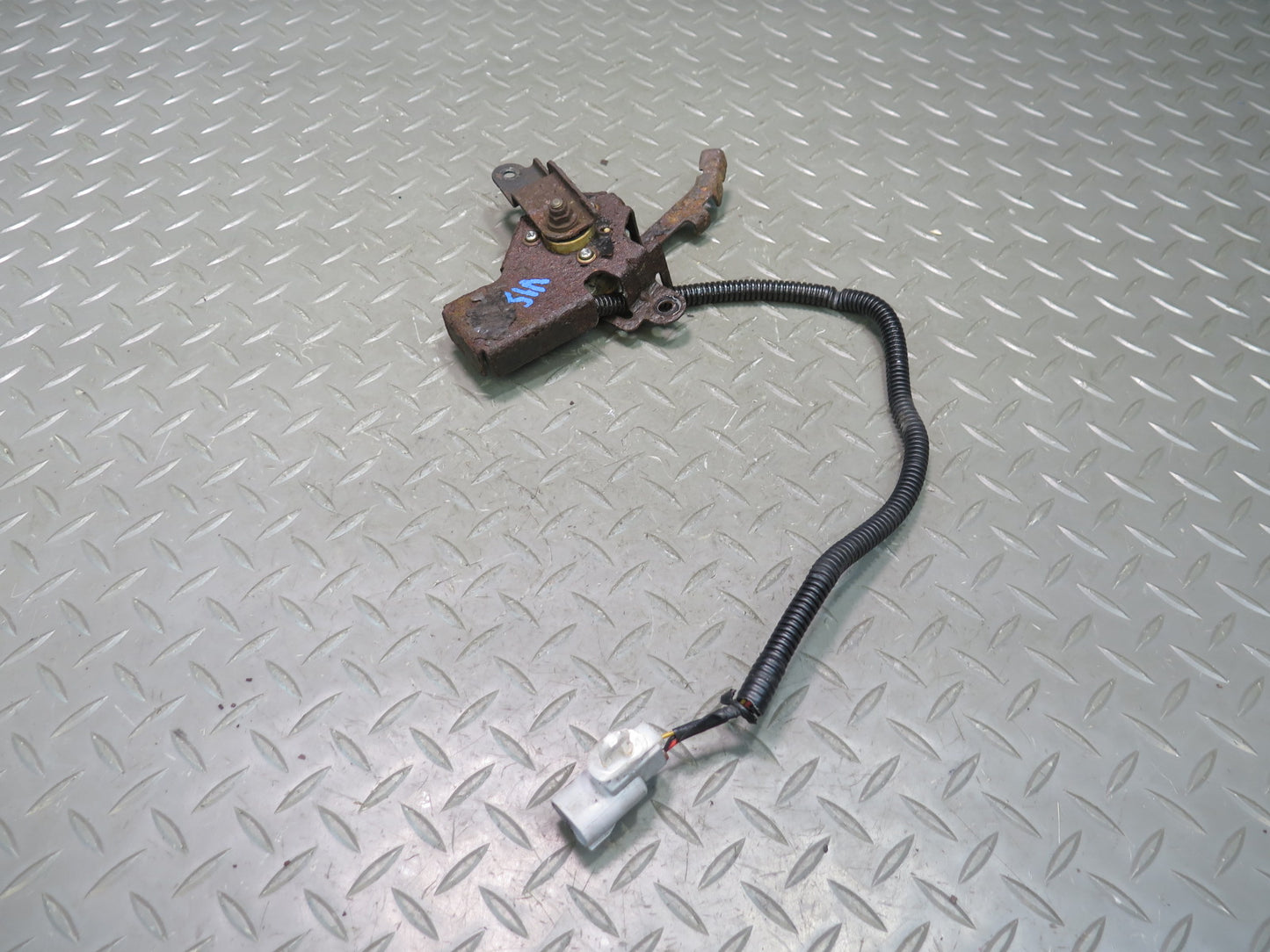 01-05 Lexus JCE10L IS300 Front Left Suspension Height Sensor OEM