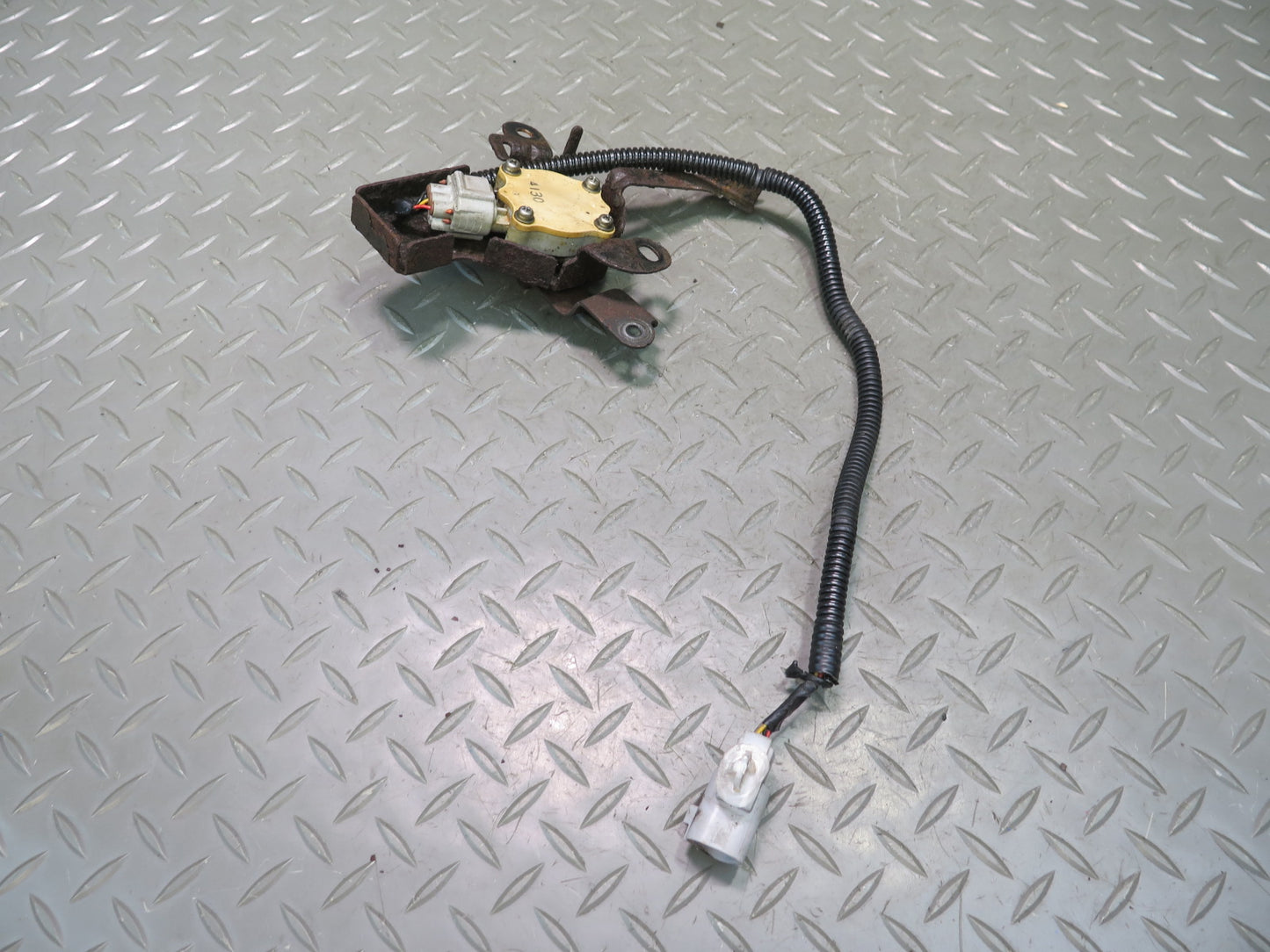01-05 Lexus JCE10L IS300 Front Left Suspension Height Sensor OEM