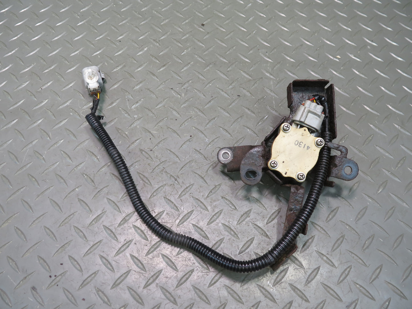 01-05 Lexus JCE10L IS300 Front Left Suspension Height Sensor OEM