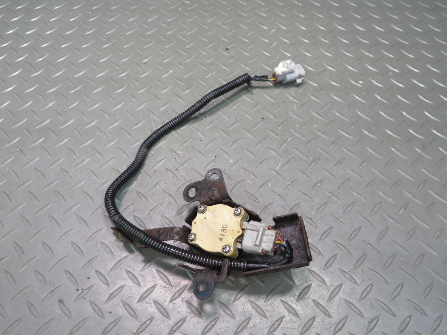 01-05 Lexus JCE10L IS300 Front Left Suspension Height Sensor OEM