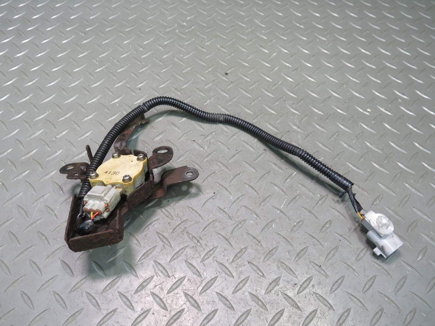 01-05 Lexus JCE10L IS300 Front Left Suspension Height Sensor OEM